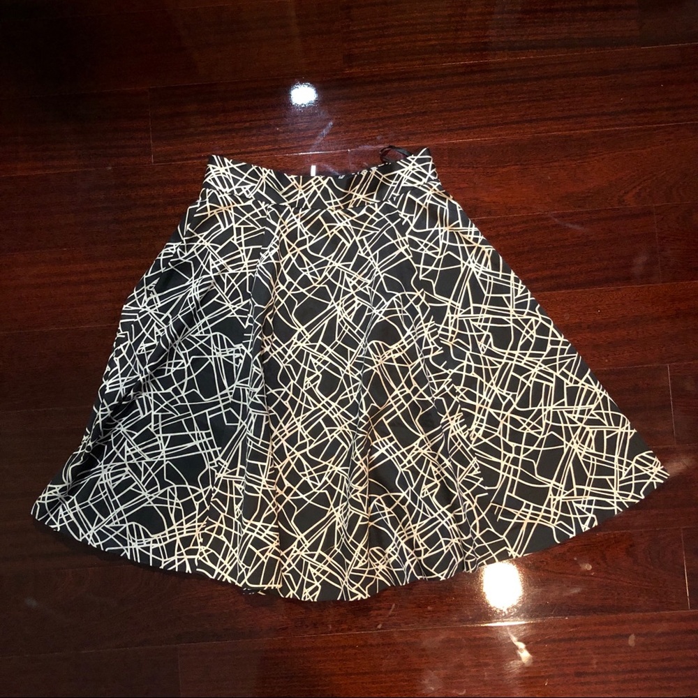 Printed brown and white skirt